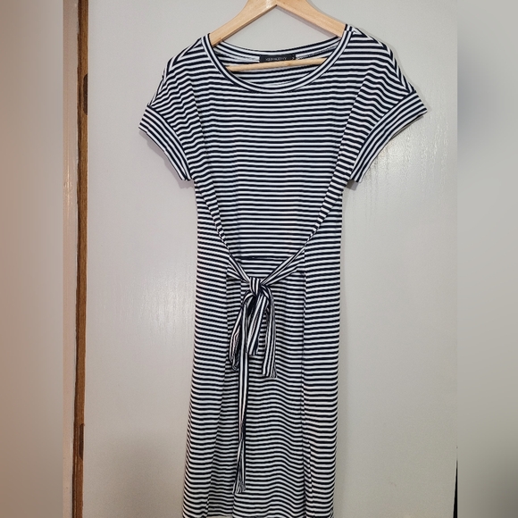 Black and White Tie Front Midi Dress with Raglan Sleeves - Picture 2 of 2